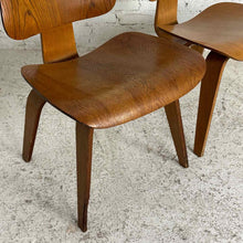 Load image into Gallery viewer, Set of 2 Eames Moulded Plywood Accent Chair
