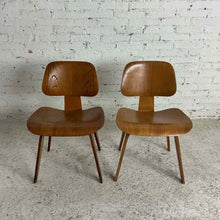 Load image into Gallery viewer, Set of 2 Eames Moulded Plywood Accent Chair