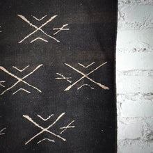 Load image into Gallery viewer, Native American Wool Area American Flatweave Rug