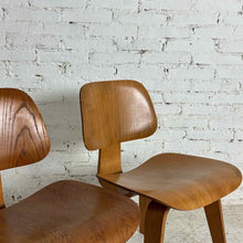 Load image into Gallery viewer, Set of 2 Eames Moulded Plywood Accent Chair