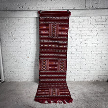 Load image into Gallery viewer, Moroccan Berber Zemmour Kilim Flatweave Rug
