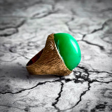 Load image into Gallery viewer, Vintage Brutalist Gold 18K Chrysophrase Cocktail Ring
