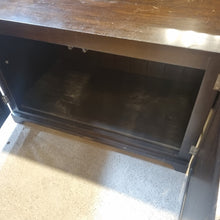 Load image into Gallery viewer, Set of 2 Traditional Oak Nightstand
