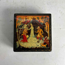 Load image into Gallery viewer, Kholui Russian 'Snegurochka' Lacquer Box
