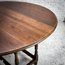 Load image into Gallery viewer, Round Early American Drop Leaf Dining Table

