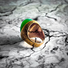 Load image into Gallery viewer, Vintage Brutalist Gold 18K Chrysophrase Cocktail Ring

