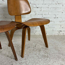 Load image into Gallery viewer, Set of 2 Eames Moulded Plywood Accent Chair
