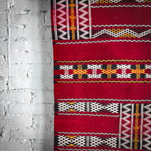 Load image into Gallery viewer, Moroccan Berber Zemmour Kilim Flatweave Rug
