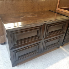 Load image into Gallery viewer, Set of 2 Traditional Oak Nightstand
