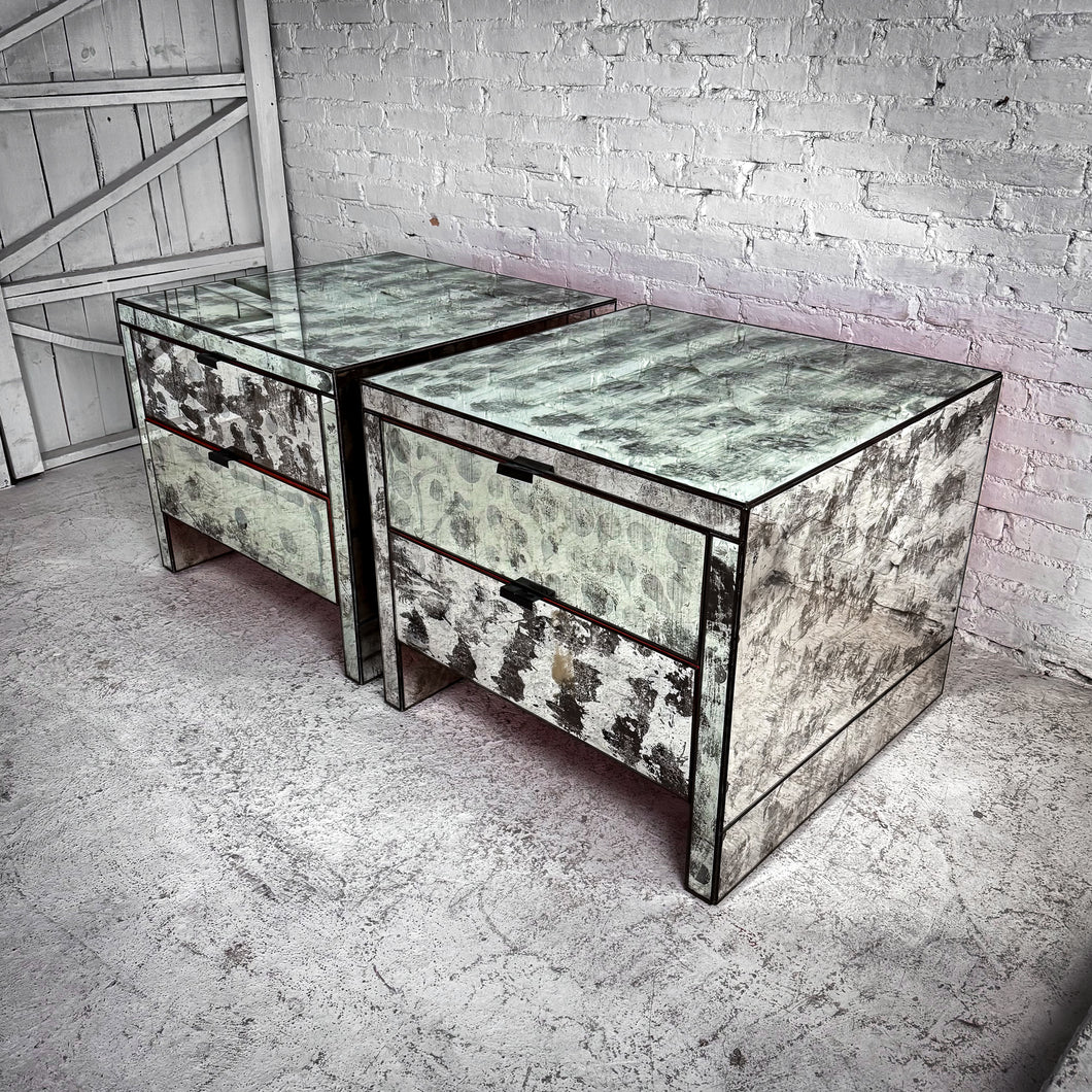 Set of 2 Contemporary Mirror Nightstand