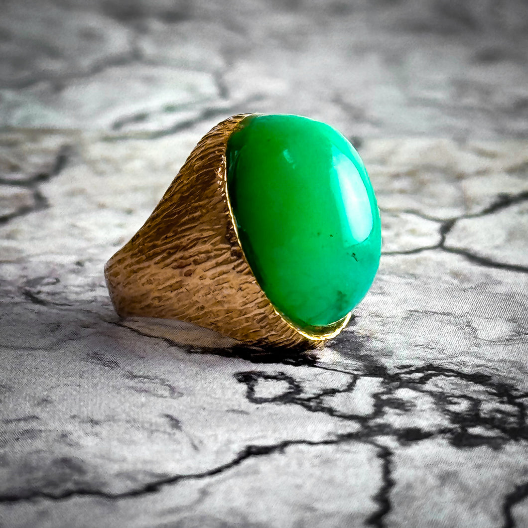 Vintage Brutalist Gold 18K Chrysophrase Cocktail Ring