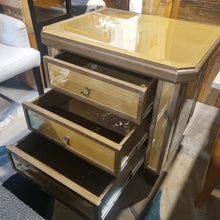 Load image into Gallery viewer, Set of 2 Hollywood Regency Gilt Nightstand

