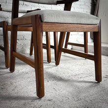 Load image into Gallery viewer, Set of 4 Scandinavian Style Parota Dining Chair
