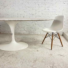 Load image into Gallery viewer, Knoll Saarinen Carrara Tulip Table
