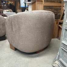 Load image into Gallery viewer, Vidar Contemporary Fabric Club Chair
