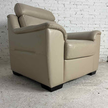 Load image into Gallery viewer, Palliser Westfield Leather Recliner
