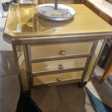 Load image into Gallery viewer, Set of 2 Hollywood Regency Gilt Nightstand
