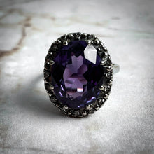 Load image into Gallery viewer, 1950&#39;s Vintage White Gold Sapphire Ring
