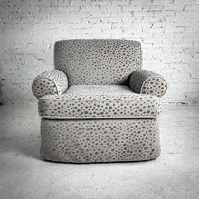 Load image into Gallery viewer, Traditional Cut Velvet Lounge Chair

