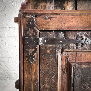 Early18th Century English Oak Hutch Cabinet