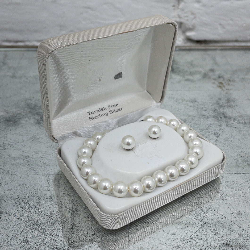 Set of 2 Vintage Classic Faux Pearl Bracelet