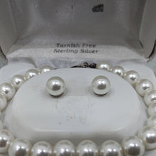 Load image into Gallery viewer, Set of 2 Vintage Classic Faux Pearl Bracelet
